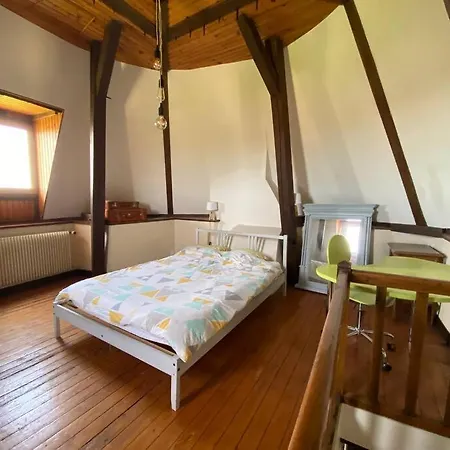 Jolie Tour Du 13eme Siecle *