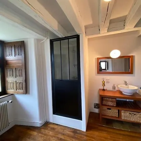 Jolie Tour Du 13eme Siecle