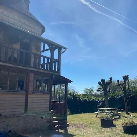 Jolie Tour Du 13eme Siecle Feriehus