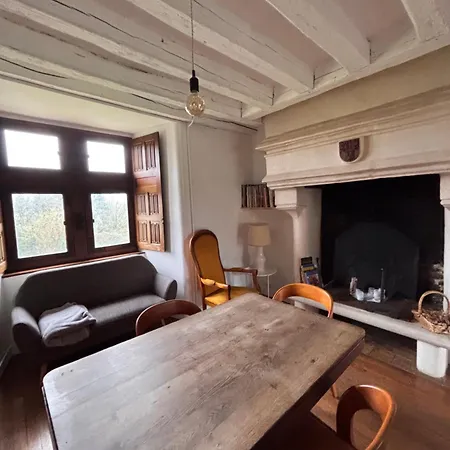 Jolie Tour Du 13eme Siecle