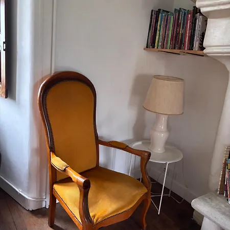 度假居 Jolie Tour Du 13eme Siecle *