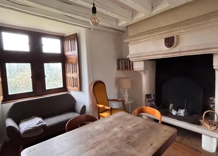 Jolie Tour Du 13eme Siecle