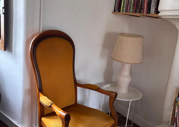 度假居 Jolie Tour Du 13eme Siecle *