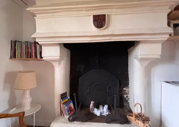 Jolie Tour Du 13eme Siecle